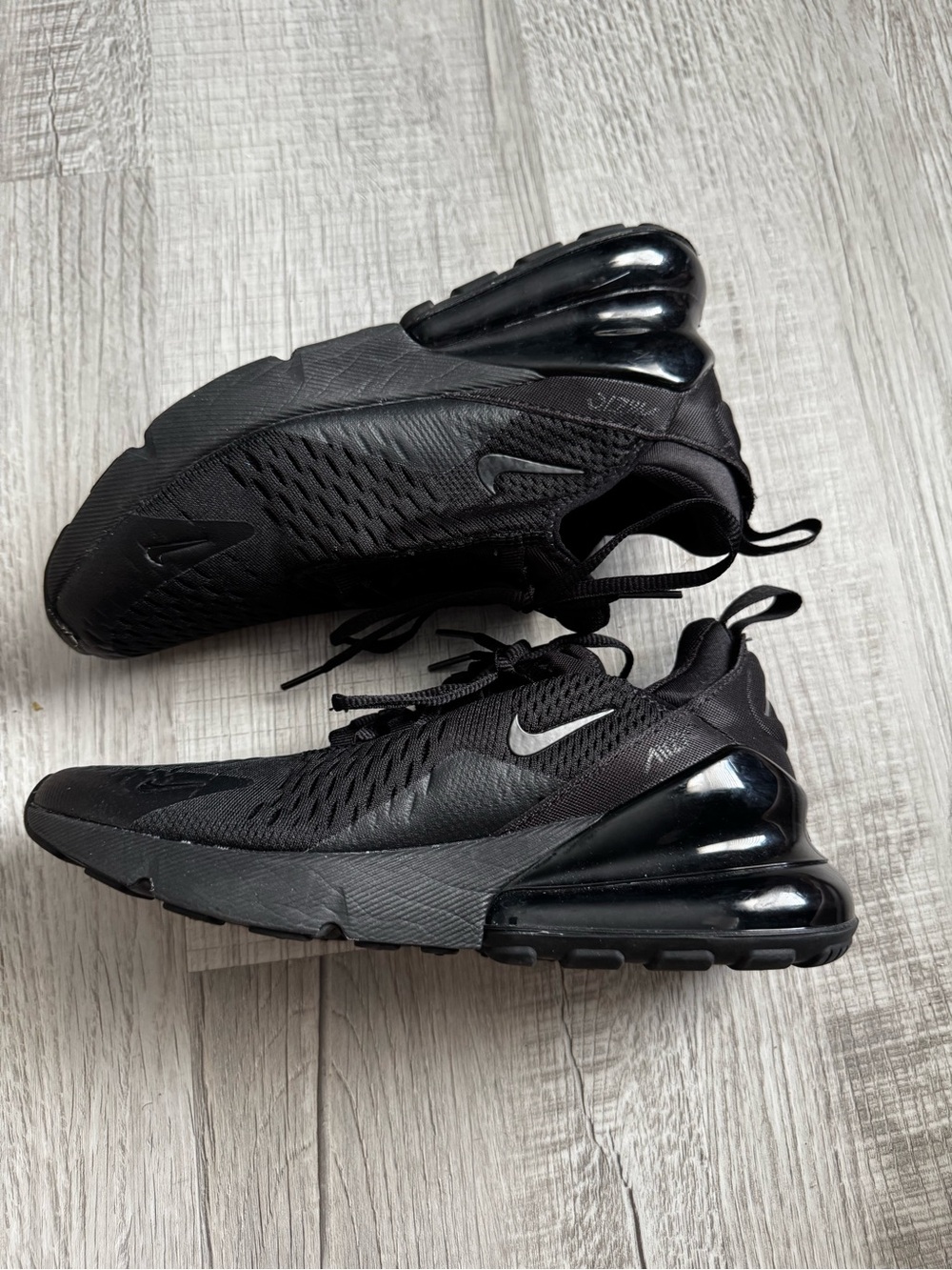 Nike womens Black Air Max 270-Style Sneakers